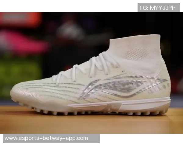 李宁足球鞋助力球星展现速度与激情 足球场上的最佳选择